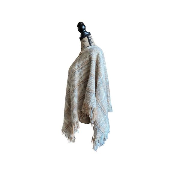 Boyne Valley Weavers plaid Pancho - Picture 5 of 5